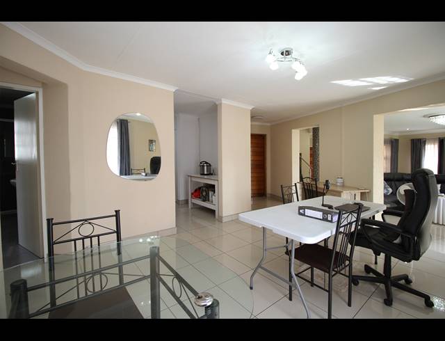 5 BEDROOM HOUSE FOR SALE IN BLOUBOSRAND